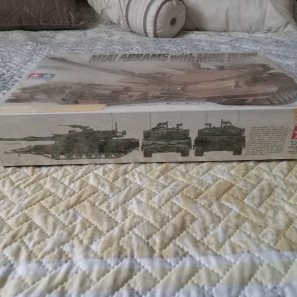 Tamiya M1A1 Abrams with Mine Plow 1/35 Sealed - Picture 2 of 6